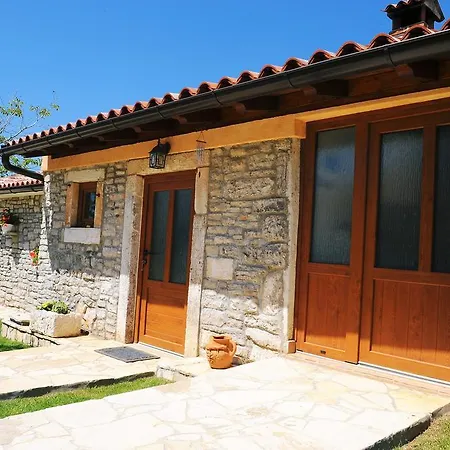 Roy Villa